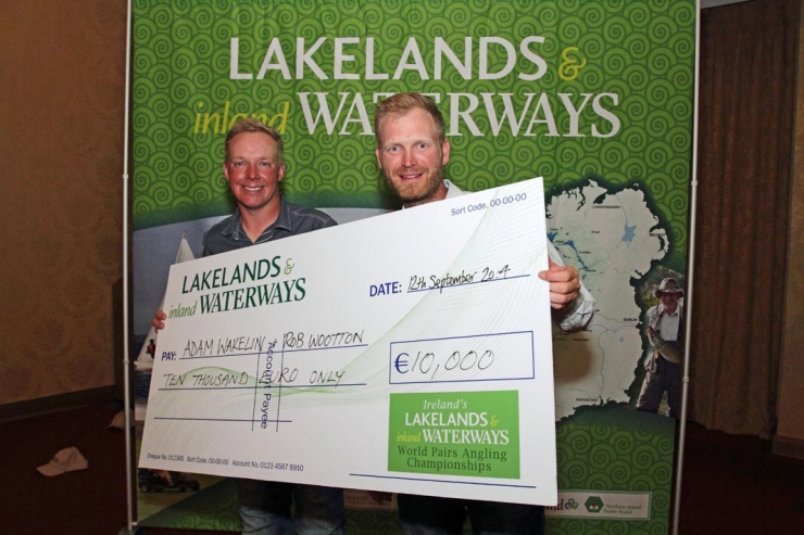 Adam-Wakelin-and-Rob-Wootton-with-the-big-cheque---low-res