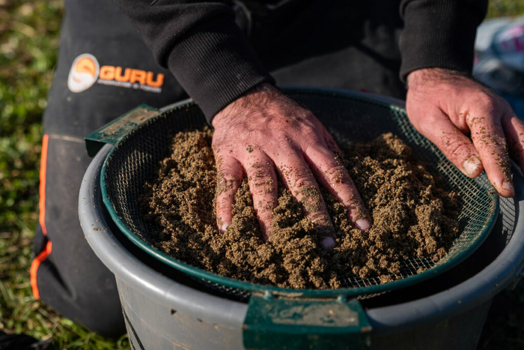 comment-mouiller-amorce-peche-6