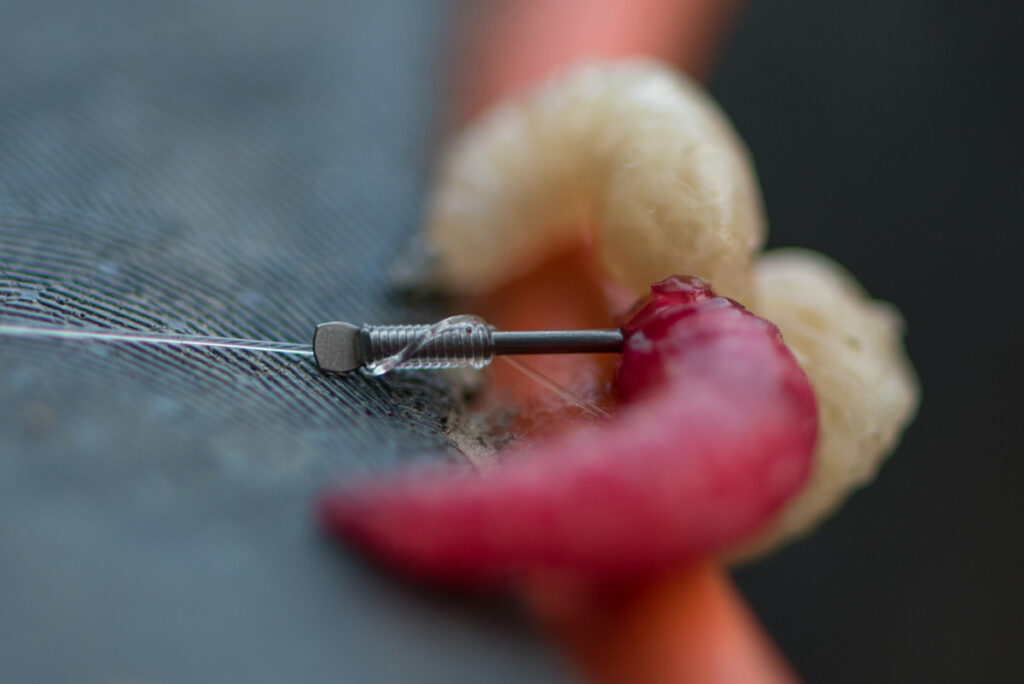 La palette permet de retenir le nœud. Pour des nylon de gros diamètre on se tourne vers de grosses palettes.